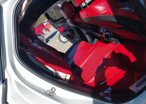 2017 Bentley Bentayga W12/W12 First Edition из США, поврежденный, VIN SJAAC2ZV2HC015262